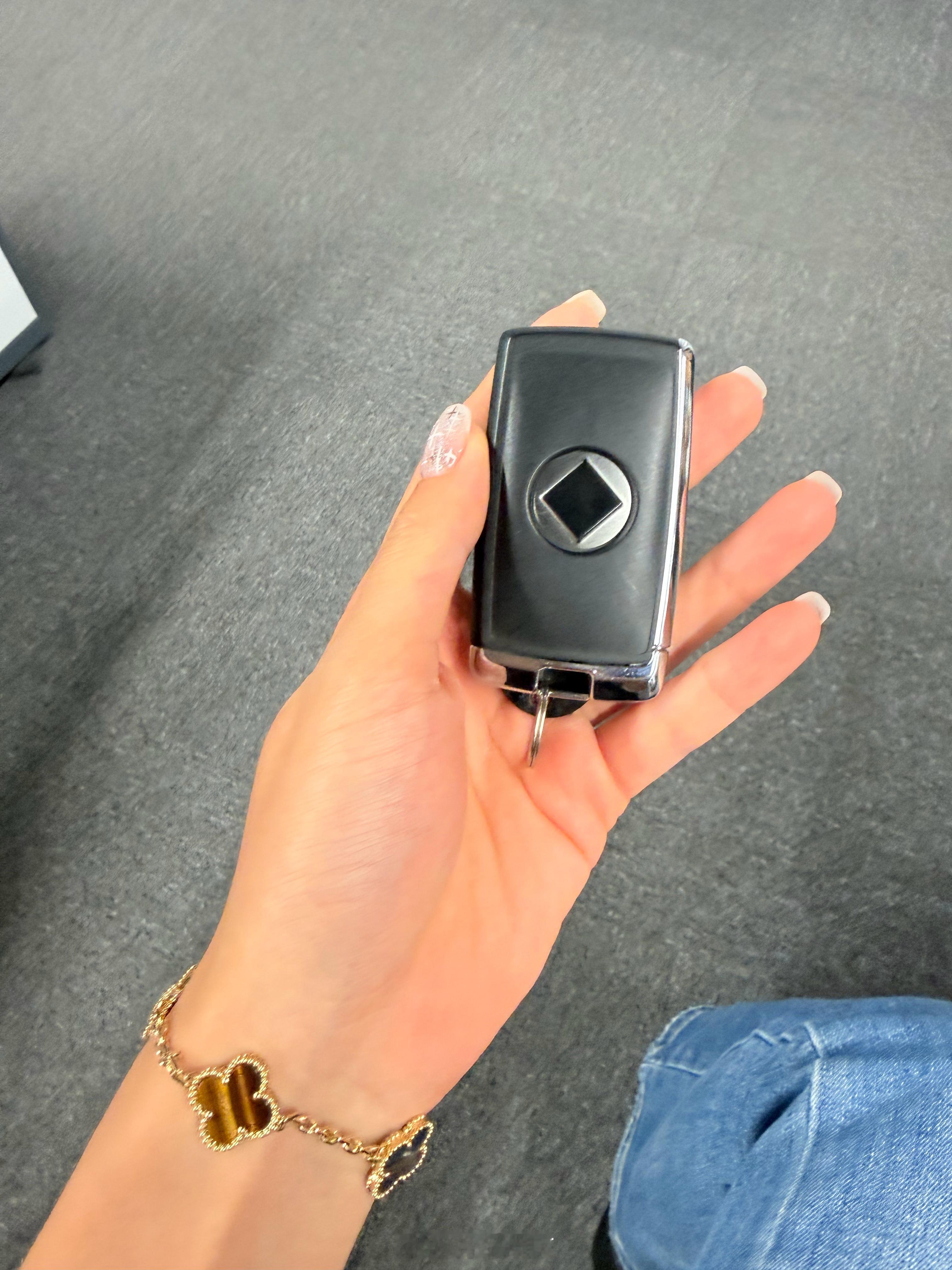 这是啥车钥匙啊，没见过，我能坐吗