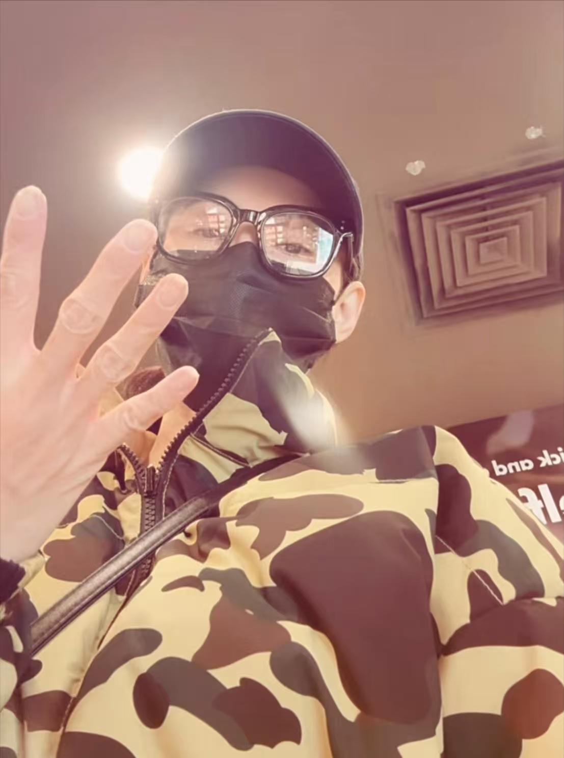 好夸张！张柏芝儿子一天光牛排都要吃七百多！
张柏芝在超市购物，直奔进口牛肉区，买