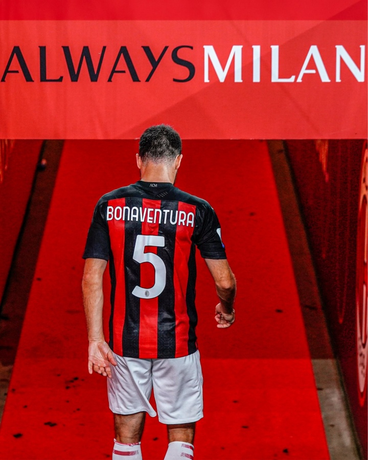 博纳文图拉宣布退役 前米兰中场、36岁博纳文图拉发文宣布退役。博纳文图拉：“当你