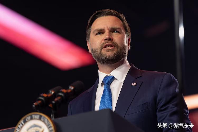 美国副总统万斯是个明白人，拒绝效仿特朗普公开为内塔尼亚胡站台。

当地时间10月