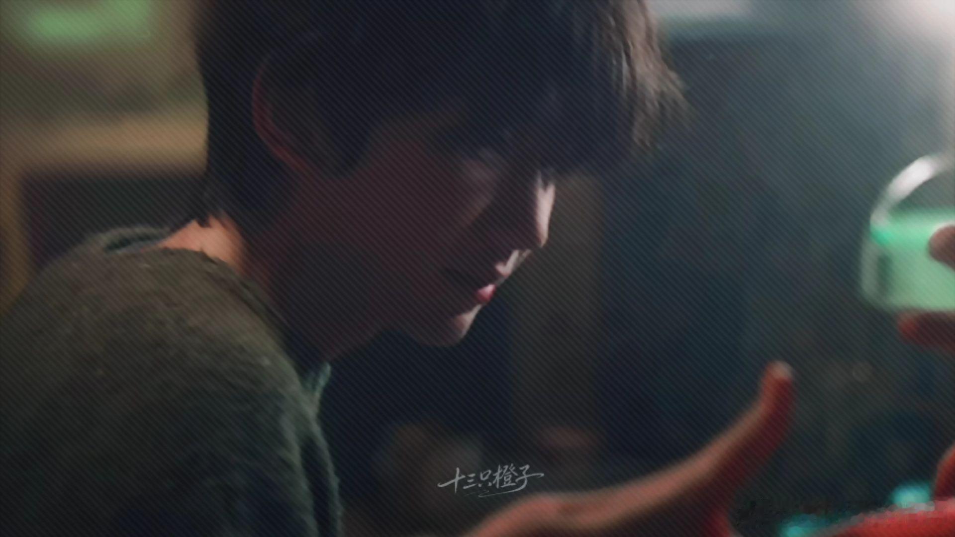 王源好会爱人的眼神王源眼神戏好苏 王源留胡渣了，王源眼神戏真的好苏，他光是站那里