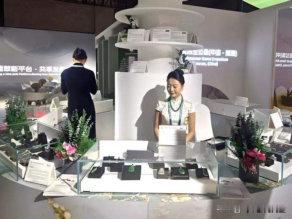 今天传来缅甸翡翠借助中国云南昆明博览会平台收获满满的最新消息。据缅甸媒体2026