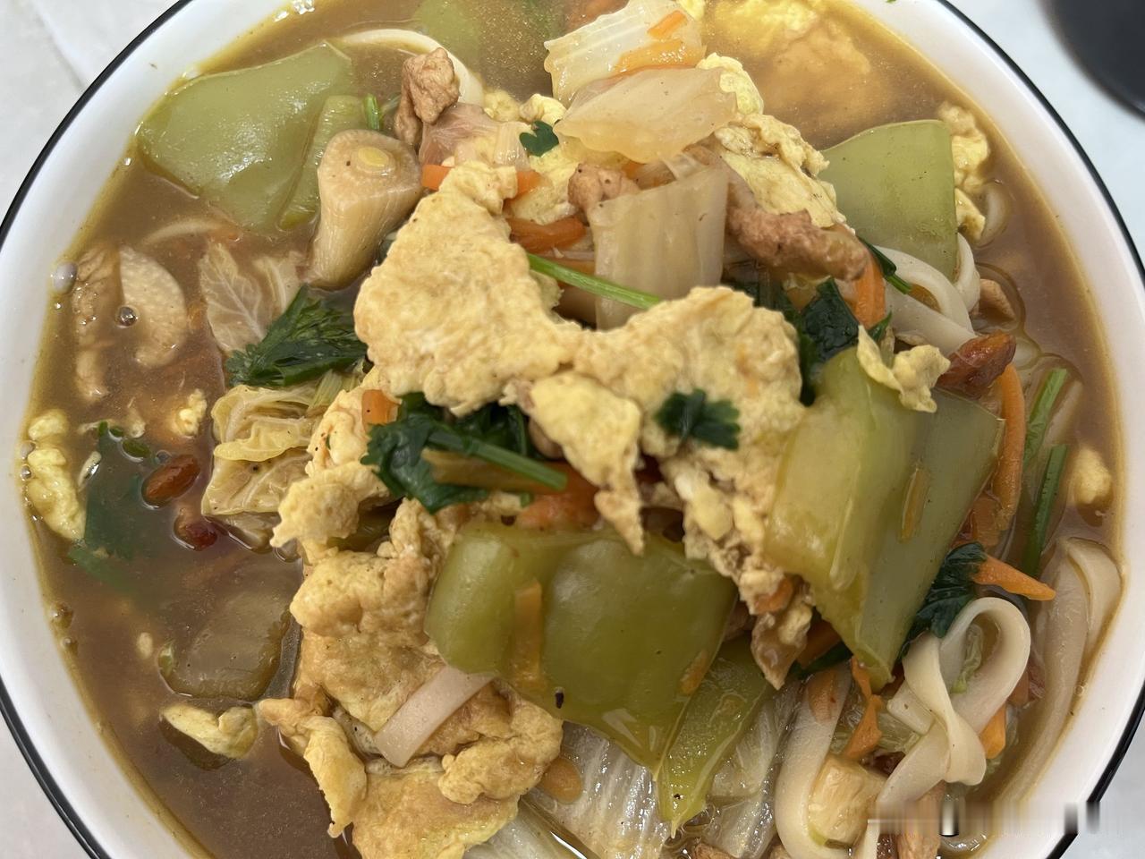 中午吃碗面，困一下午……