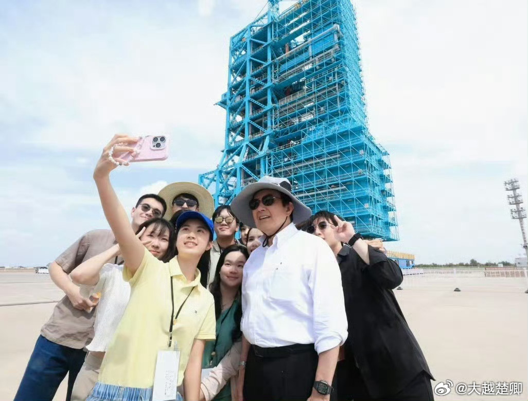 马英九谈访陆感悟，他强调要让两岸下一代的中国人，都能同享中华民族振兴的丰富果实。