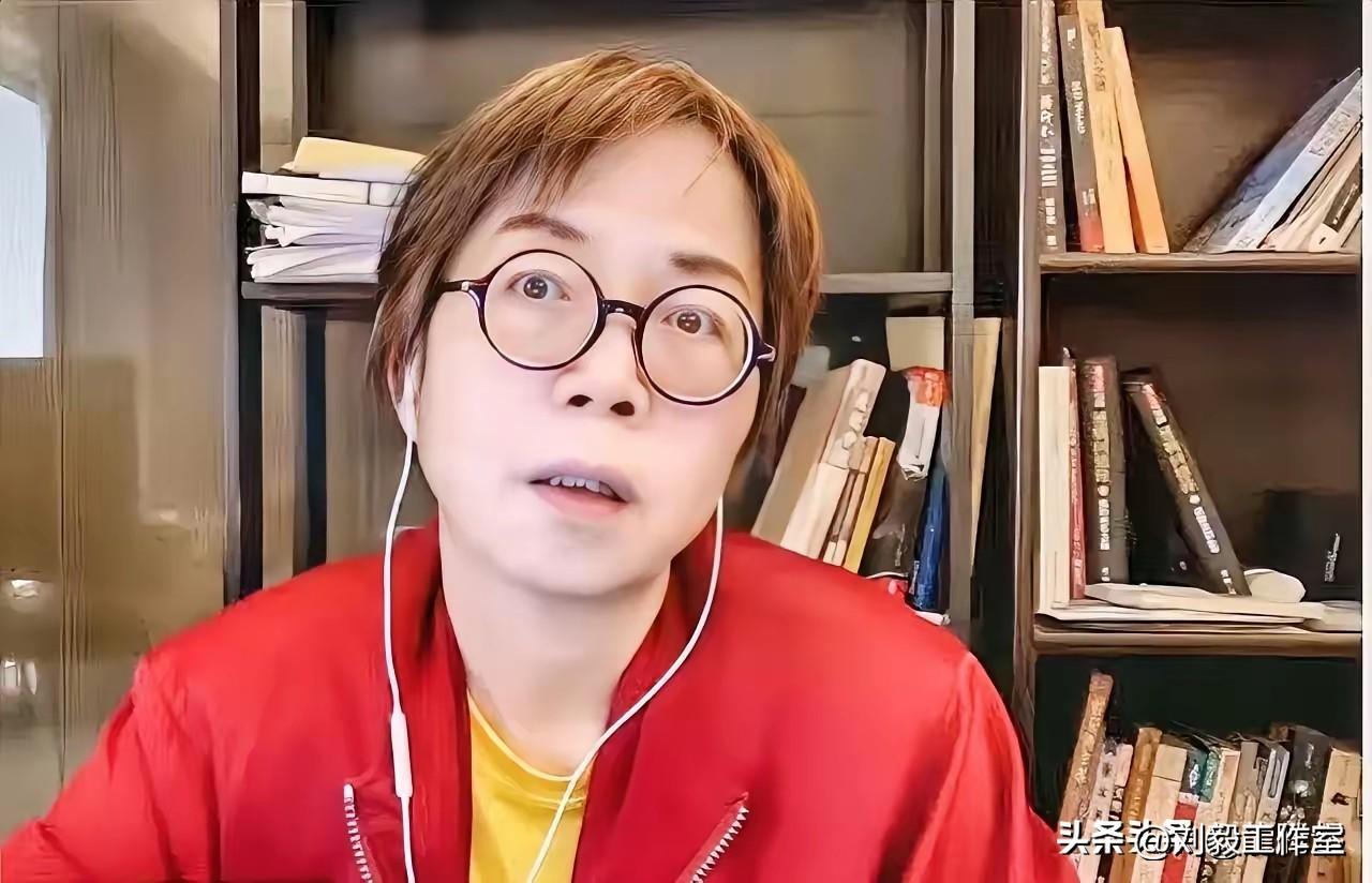 黄智贤的评判标准到底是什么？

赞“青鸟”堂堂正正，骂蓝白暗中伤人；支持被郑丽文