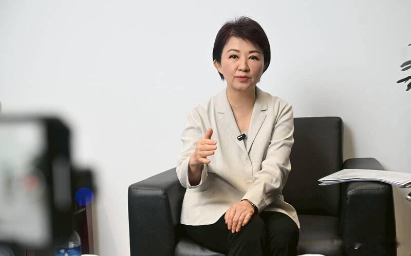 台中市长卢秀燕5日表示，日菲跳过台湾直接划分海域，赖不能默不吭声，否则外界会质疑