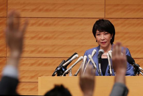 说出来都让人不敢信，一国首相本该在国会正面回应议员质疑，没想到高市早苗直接摆谱走