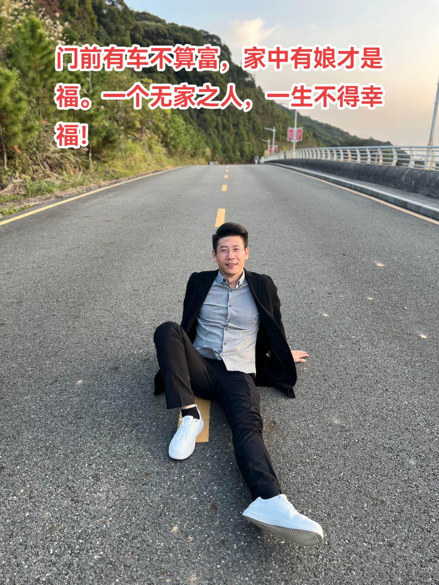 人离家，如虎落平阳。一滴水，融入大海，它便是海。  虎的威风，是因为山...