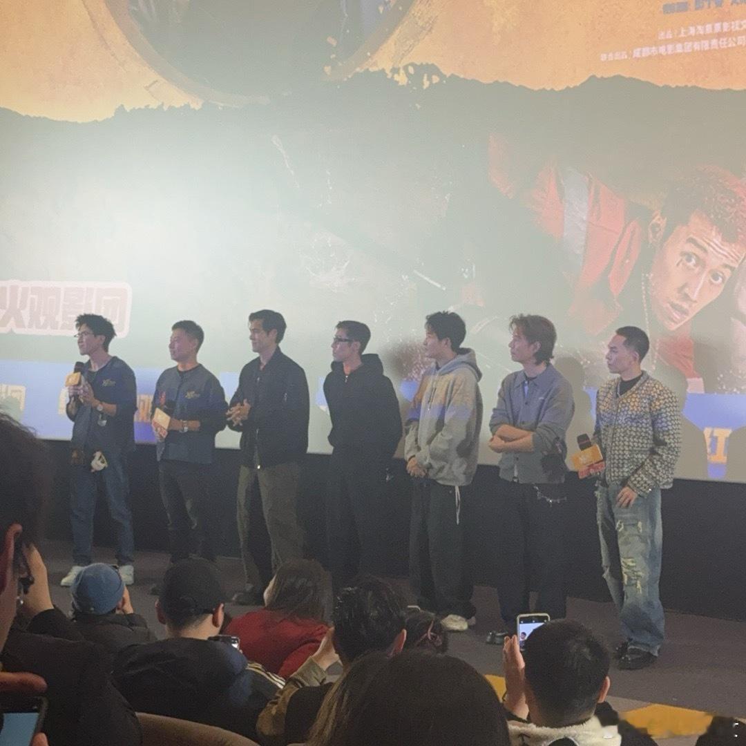 电影爆水管定档前几天去了《爆水管》首映，头一次看到浓眉大眼的彭于晏演喜剧，艾伦杨