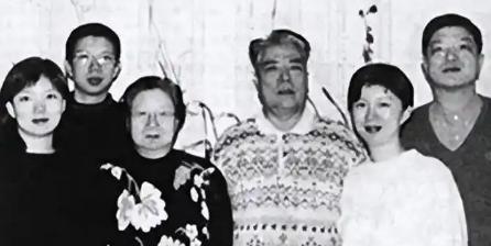 1971年，刘思齐从上海监狱写信给毛主席，请求释放她和丈夫杨茂之。这封信引起了毛