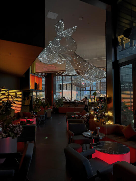 长沙IFS！！花小钱装大杯！！露台夜景bar…