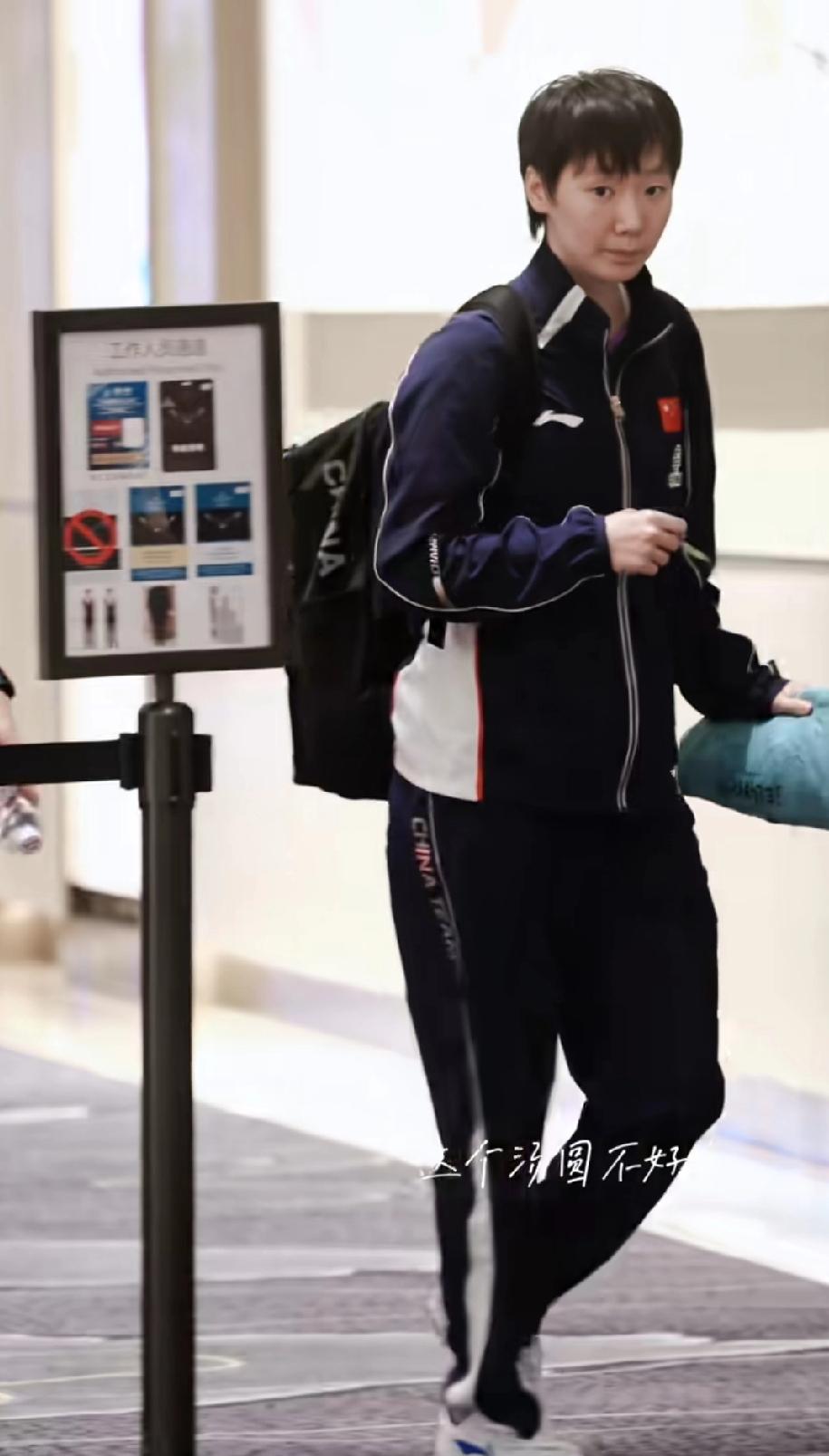 澳门世界杯，王曼昱战胜日本削球手桥本帆乃香晋级女单四强。接受完采访回到酒店。
回