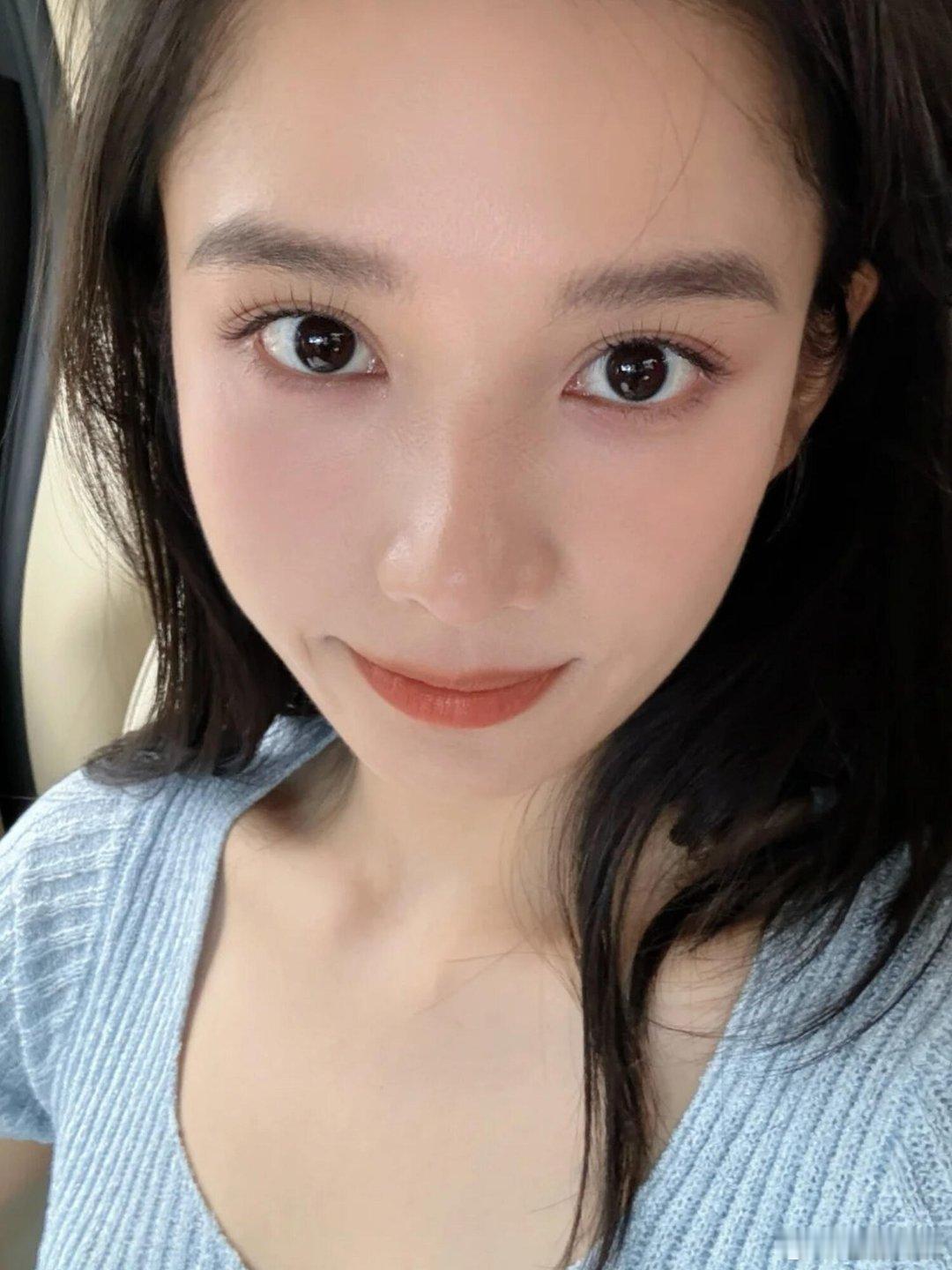 讲真，真的没人用她的双眼皮当模板吗❓ ​​​