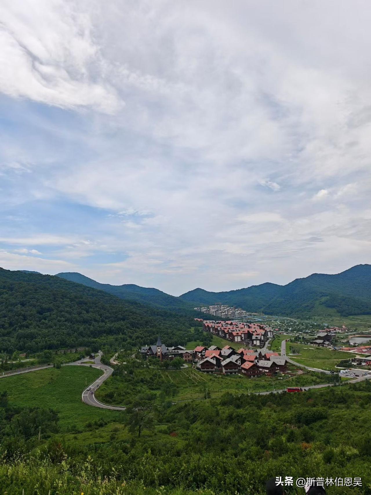 当然有，离北京不远的海坨山，便是我私藏的夏日秘境。每到盛夏酷暑难耐时，我总爱往这