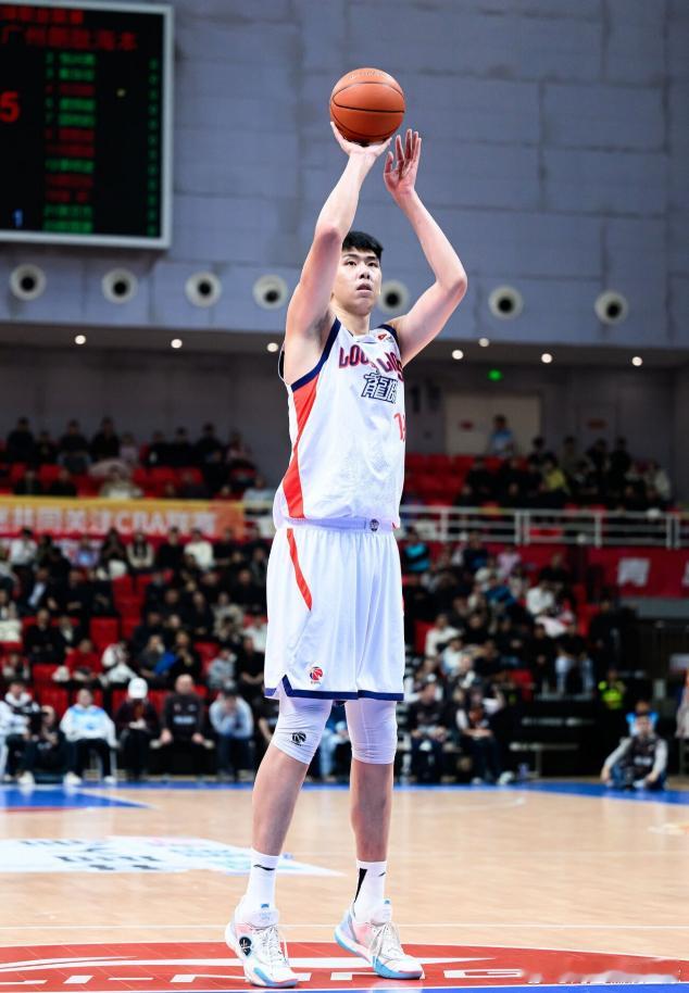 CBA 根据消息源透露，已经有5支NBA球队已经向广州男篮中锋徐昕表达了希望邀请