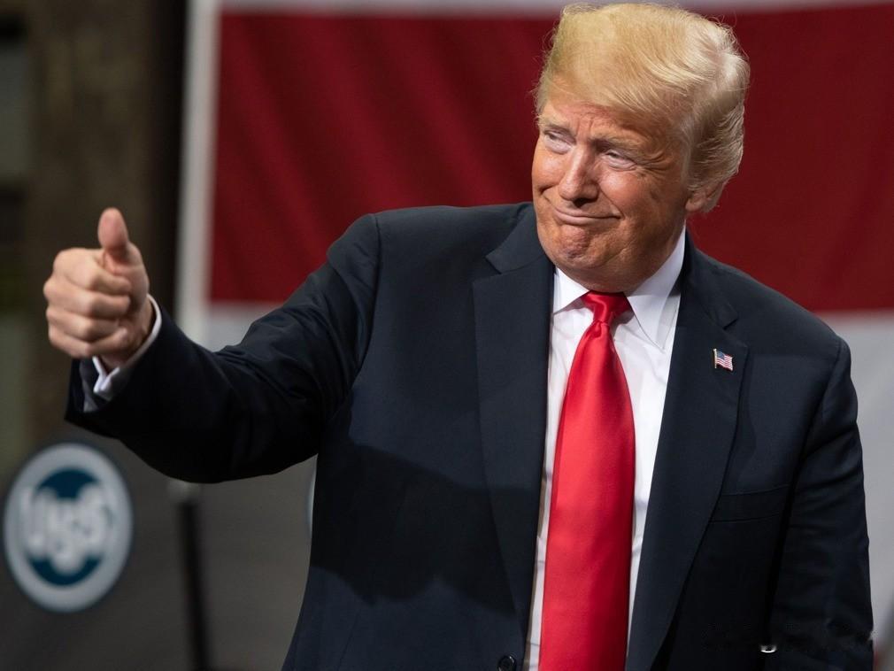 老特是不是真老了？

照例，清晨醒来的第一件事就是打开手机，看看世界大事。

竟