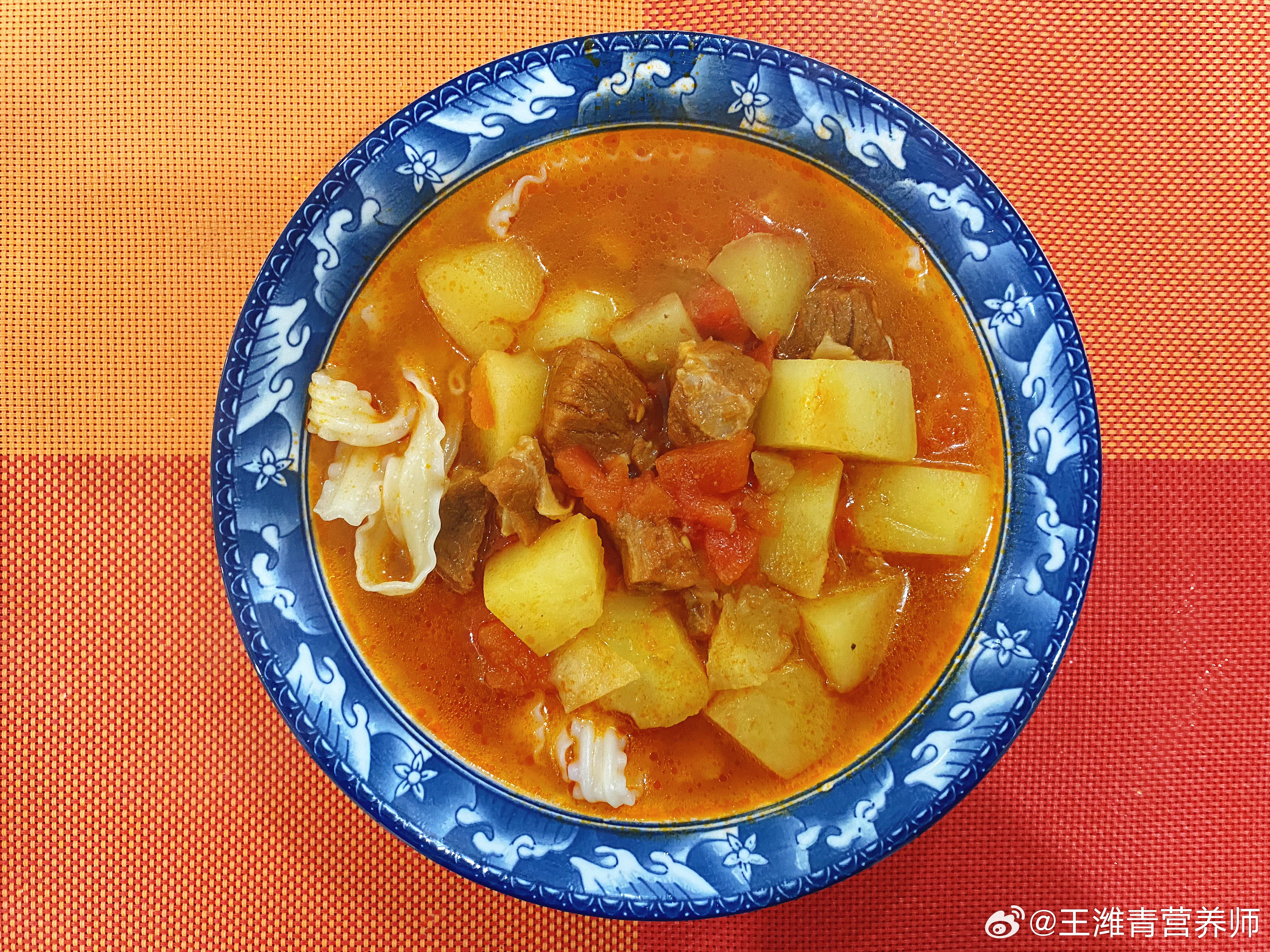 早餐哥  10月13/14日早餐牛腩土豆刀削面/蛋炒饭，香菇油菜，八珍粉并非因为