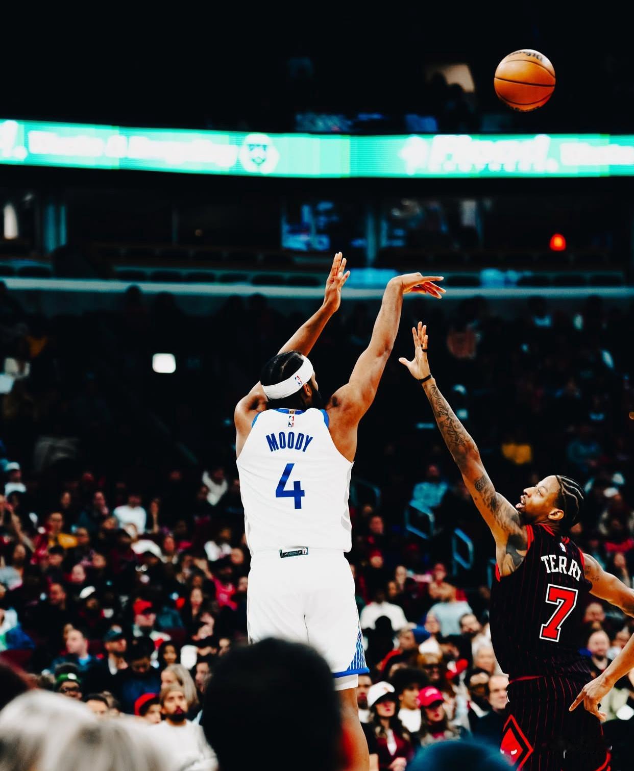 摩西穆迪今日训练后采访1、今天训练怎么样，摩西？史蒂夫教练提到他打算对首发阵容—