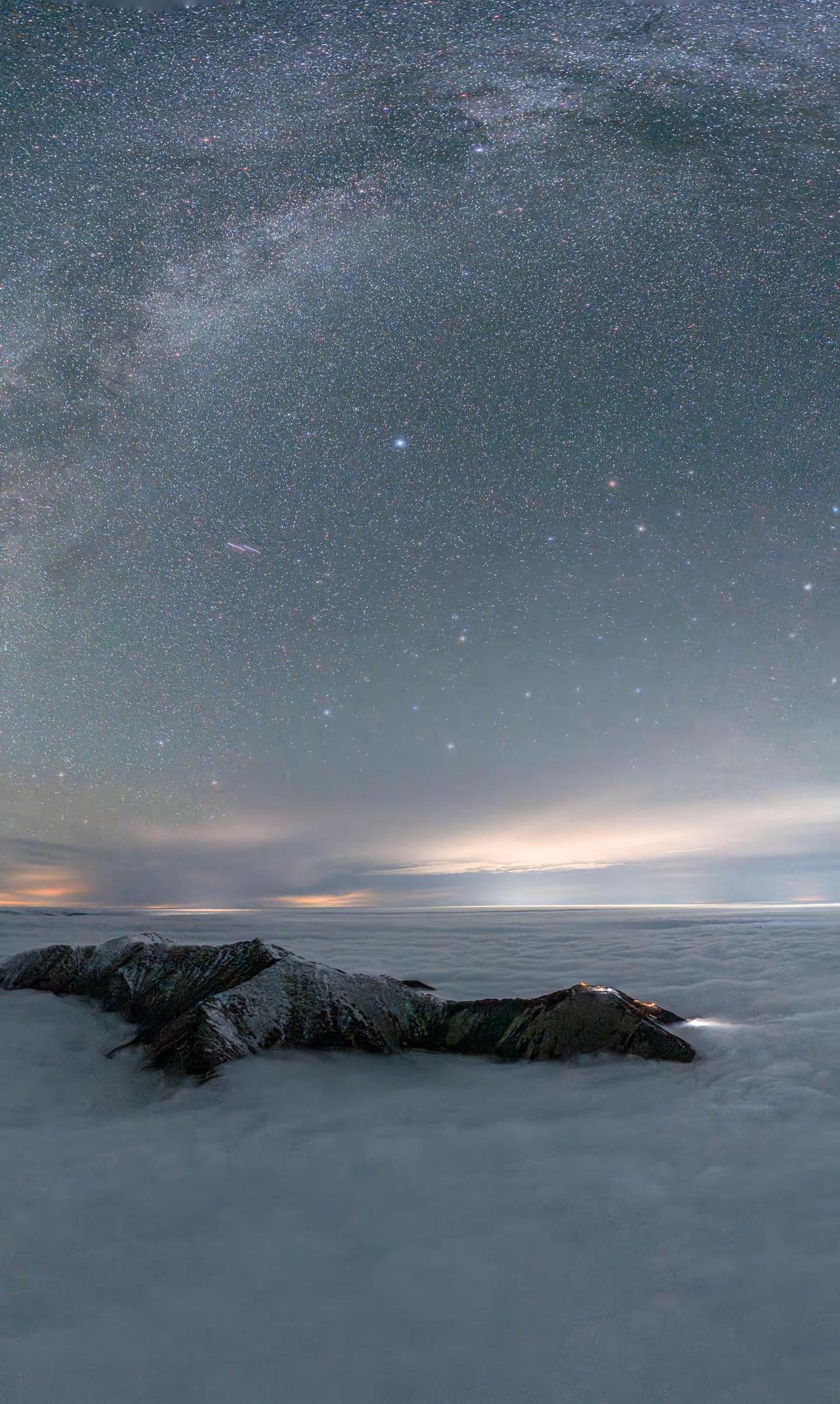 再次看到2025年首次与伙伴在零下10多度的太白山顶用无人机拍银河的画面，就想给
