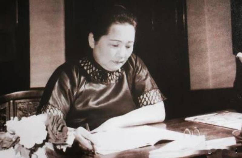 宋庆龄抵押房子送钱，红军五万美元救命
1936年，陕北红军刚结束长征，兵力只剩三