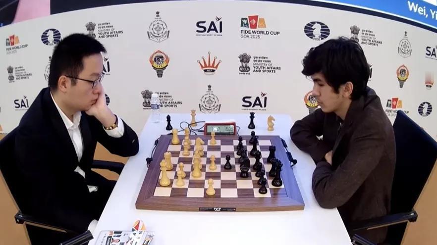 江苏盐城：韦奕，世界杯亚军！
2025年国际棋联世界杯赛冠军争夺战于当地时间11