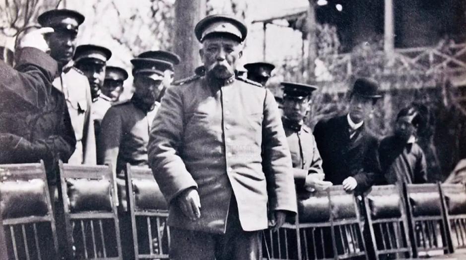 【袁世凯好给人起外号】

袁世凯经常给身边关系不错的人起外号。彼此之间以外号相称