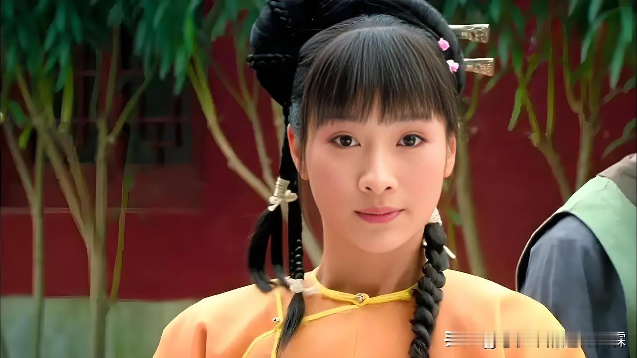 安陵容的脑子绝对被她爹整坏了！按理说，小孩子生下来，她是不会自卑的。

只有被植