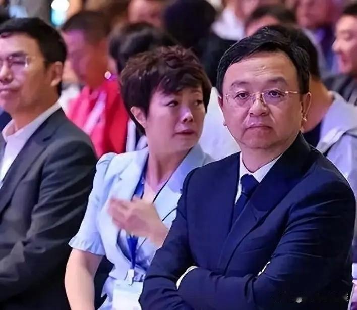 吉利为何也会炮轰比亚迪？我给大家看一组数据：
2023年，吉利卖了168万辆，营