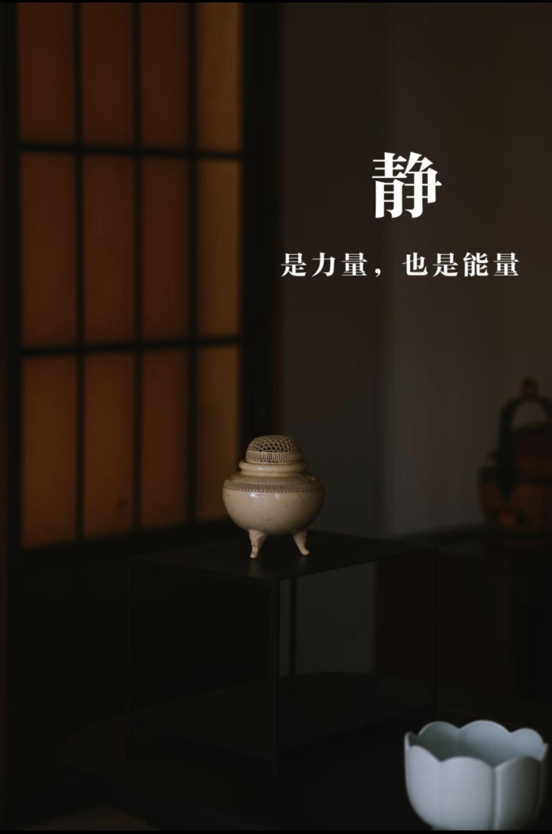 朱有燉著有《静坐》一诗：
静坐闲观理自明，是非荣辱岂须争。
一生常在闲中过，万事