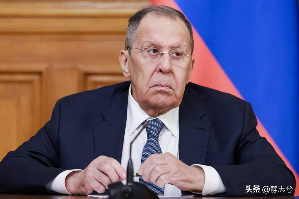 【拉夫罗夫：侵略伊朗可能迫使德黑兰制造核武器】

俄罗斯外长谢尔盖·拉夫罗夫在新