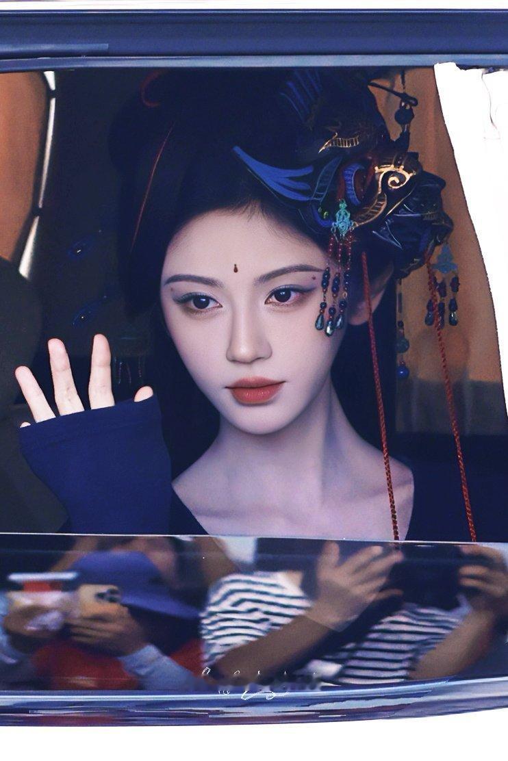 🍊💙鞠婧祎阿黛 🍊💙鞠婧祎来战 🌷在人群中爱你，便是最好的距离。