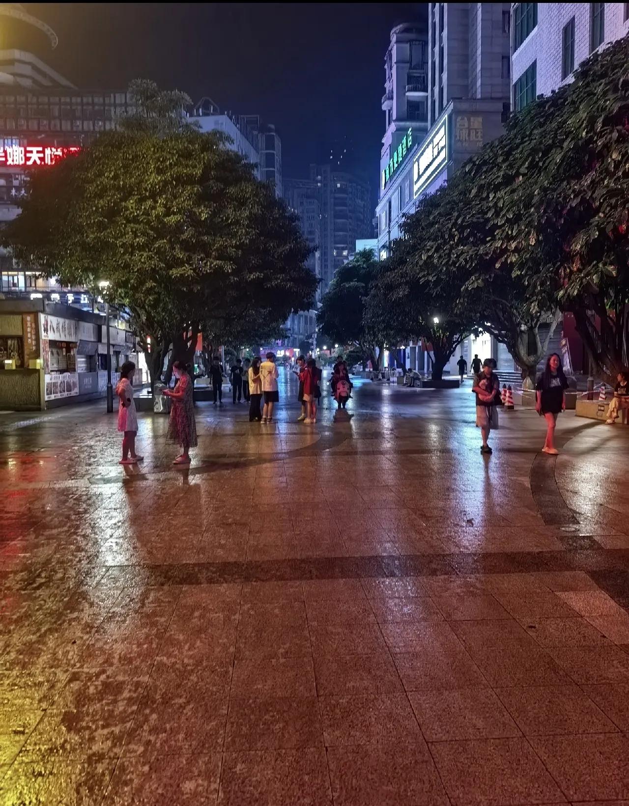 柳州地震感受！
作为一个四川人来说，经历了5.12地震和柳州地震，感受截然不同！
