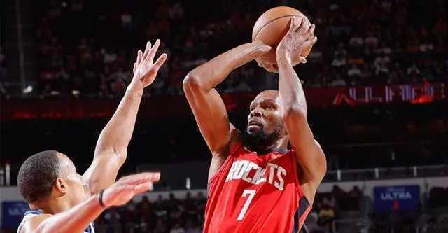 北京时间11月17日，NBA常规赛，火箭主场对阵魔术。魔术最多领先14分，关键时