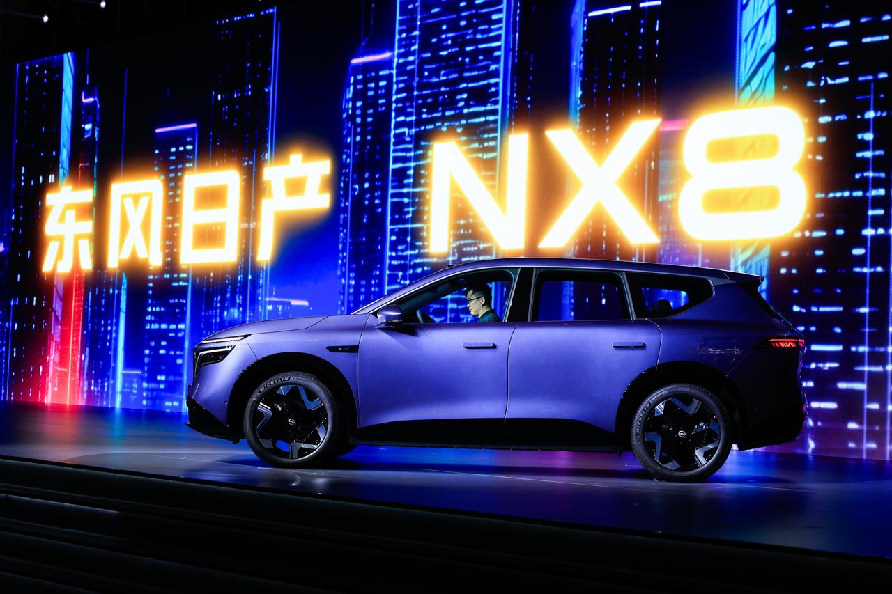 还只盯着冰箱彩电大沙发？东风日产NX8用AI重新定义家用SUV的车内舒适性。
3