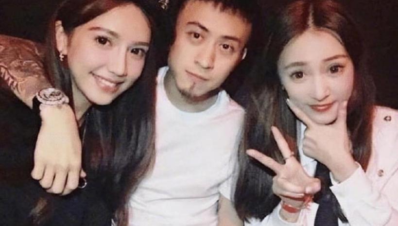 韦雪和秦奋其实根本没复婚，但是扮演的十分真实。 


上海某国际学校门口，秦奋的