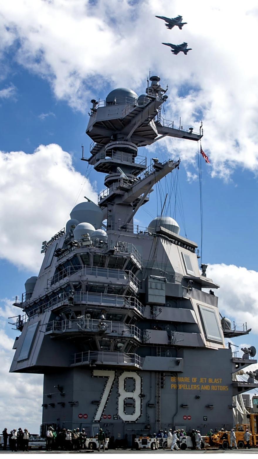 福特号航母到达地中海
当地时间2月23日，美国“福特号”航母抵达希腊克里特岛苏达