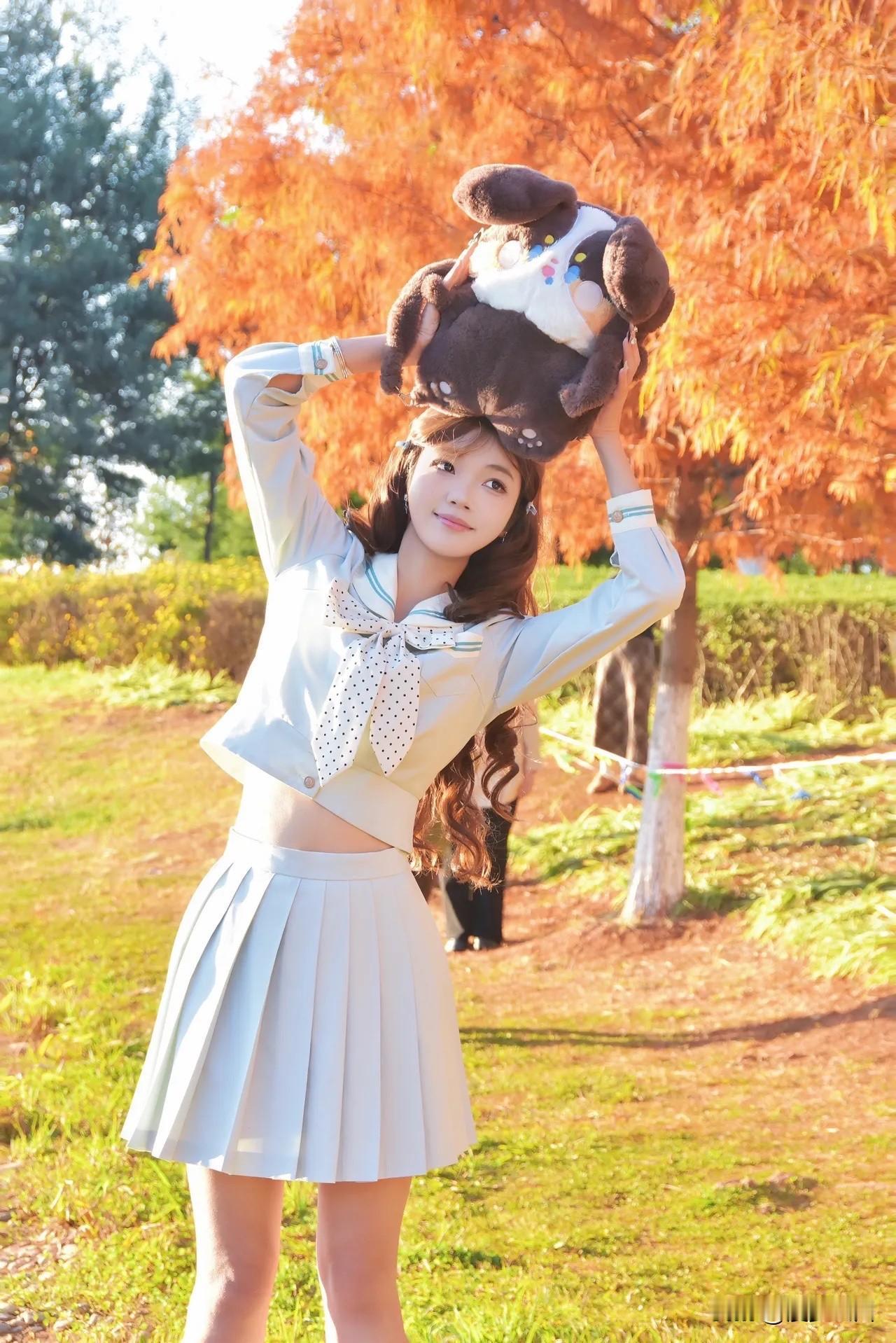 甜妹可以分享一张秋景树叶的的照片吗