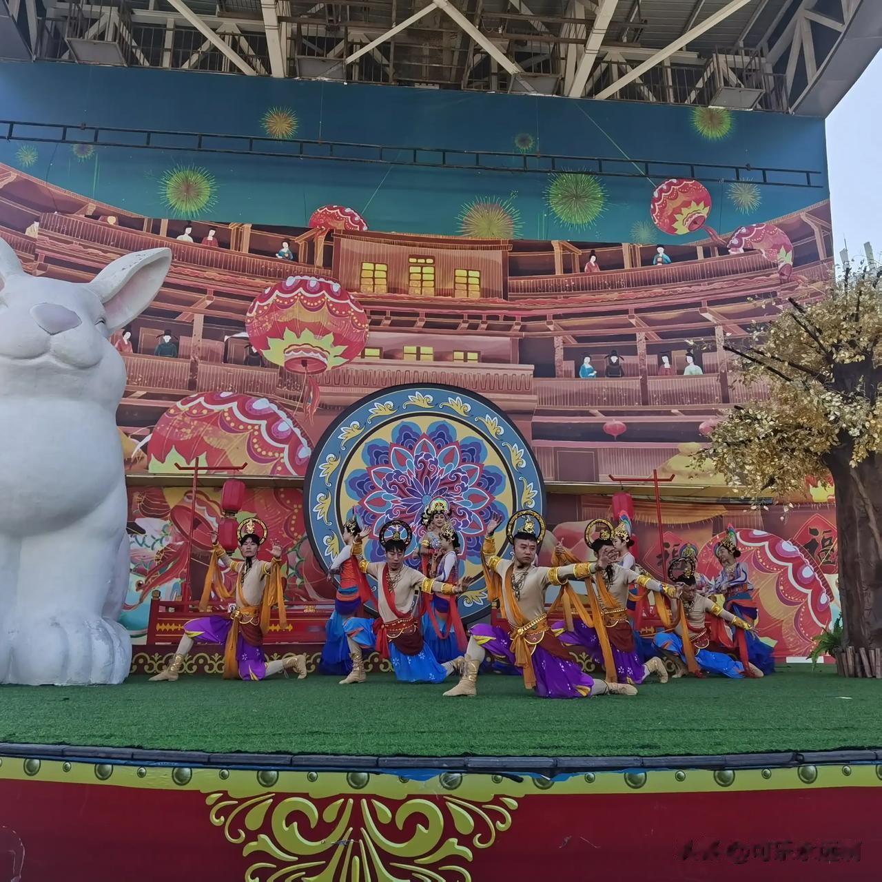  
中秋节马上就要到了，去哪里玩，最有节日氛围？
秋游好去处，一进到欢乐谷就感觉