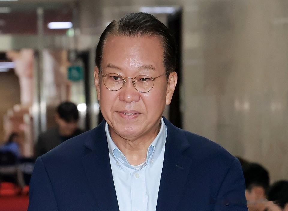 逼宫大戏上演！韩在野党元老公开要求张东赫下台，保守派内乱彻底藏不住

7月15日