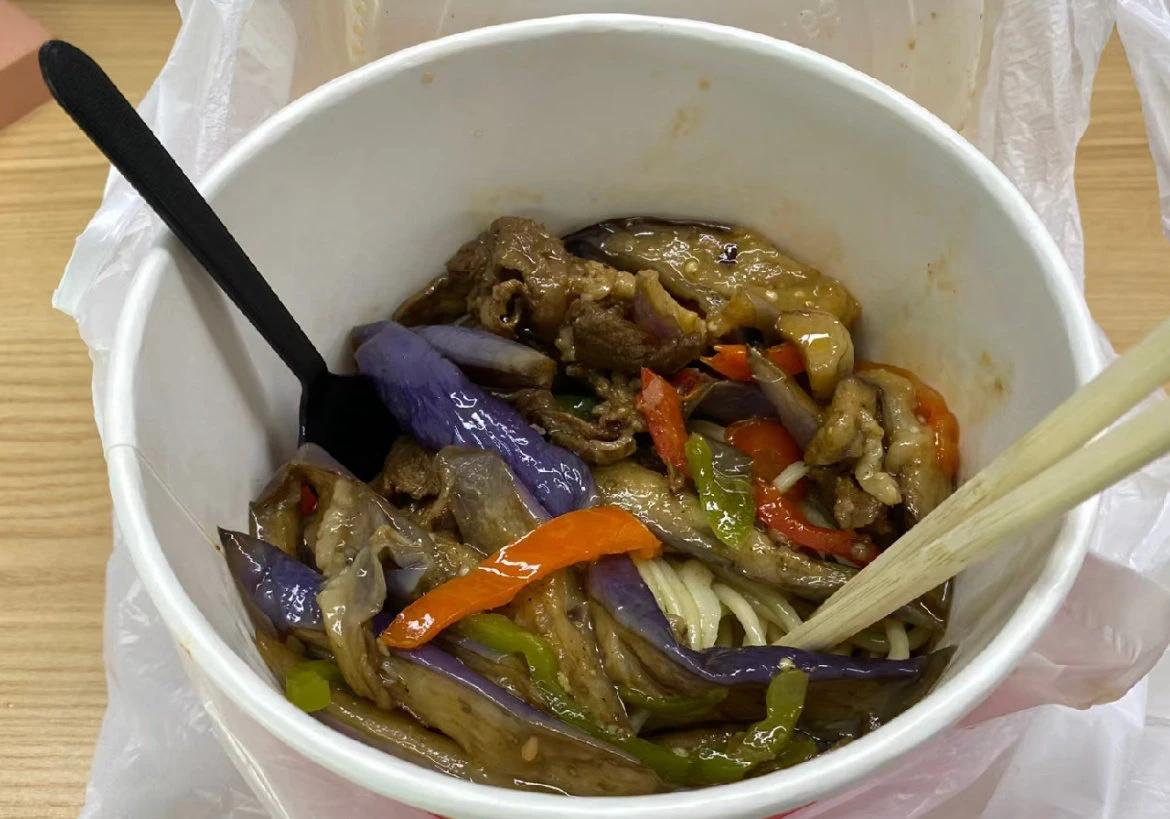 如何分辨预制菜?
当你点外卖的时候，
如果备注了不要葱姜蒜，如果可以的话，那就不