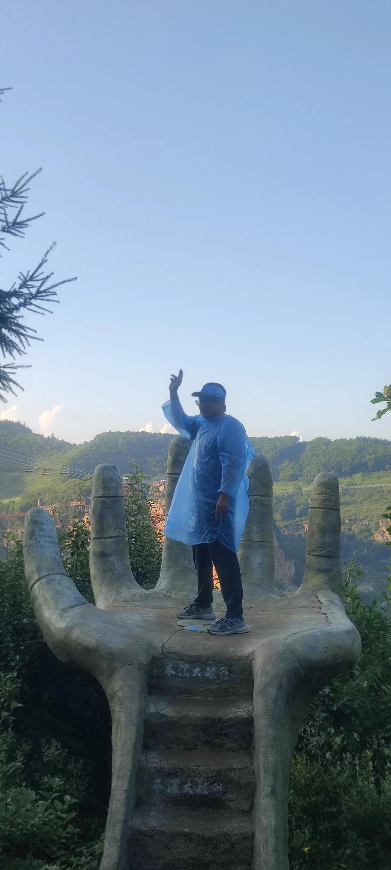 来到大峡谷的美景，正好赶上下雨🌧️，还好老天眷顾很快就停了！虽然浇湿了，但雨后