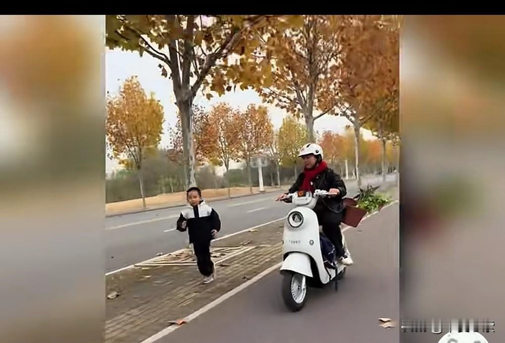 电动车新国标《清华教授痛批“闭门造车”》
其实解决办法不难，比如加儿童安全座椅安