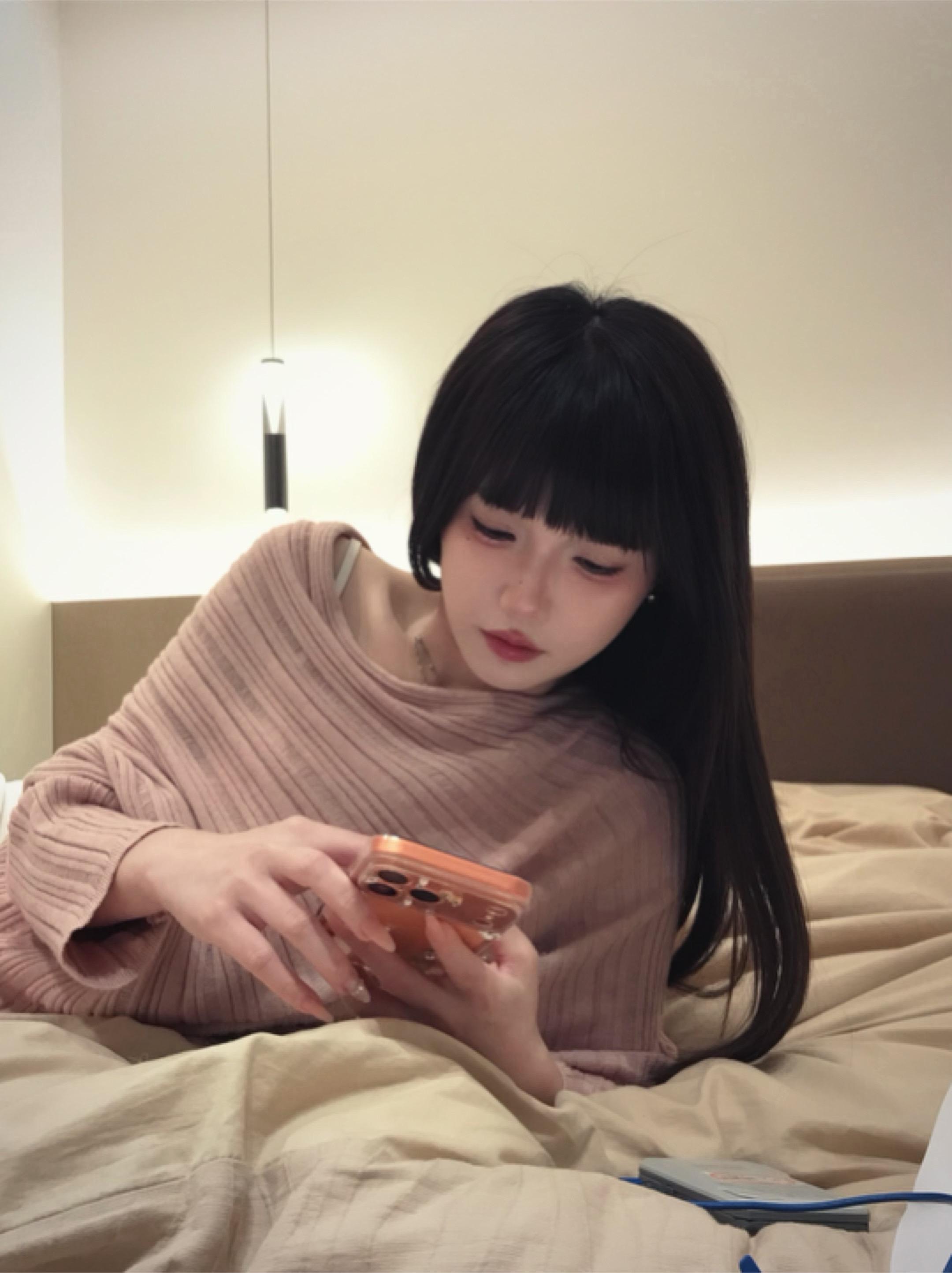 我会假装原谅你 并且继续陪伴你 然后做好离开的准备 直到我精神上完全离开你