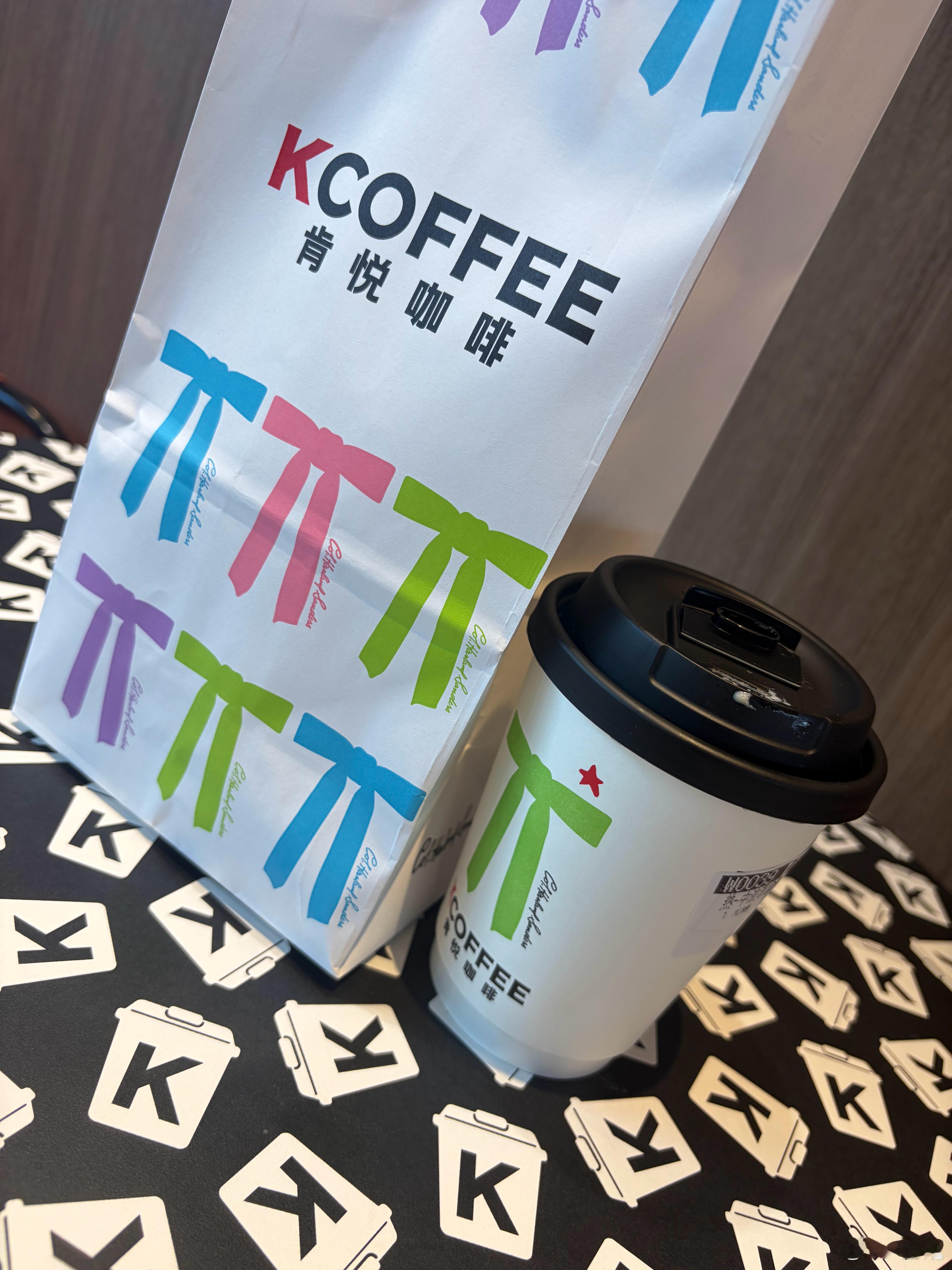 这一杯拿铁，用咖啡卡6.9元，可能很多人不知道，这几乎是全世界最便宜的拿铁咖啡，