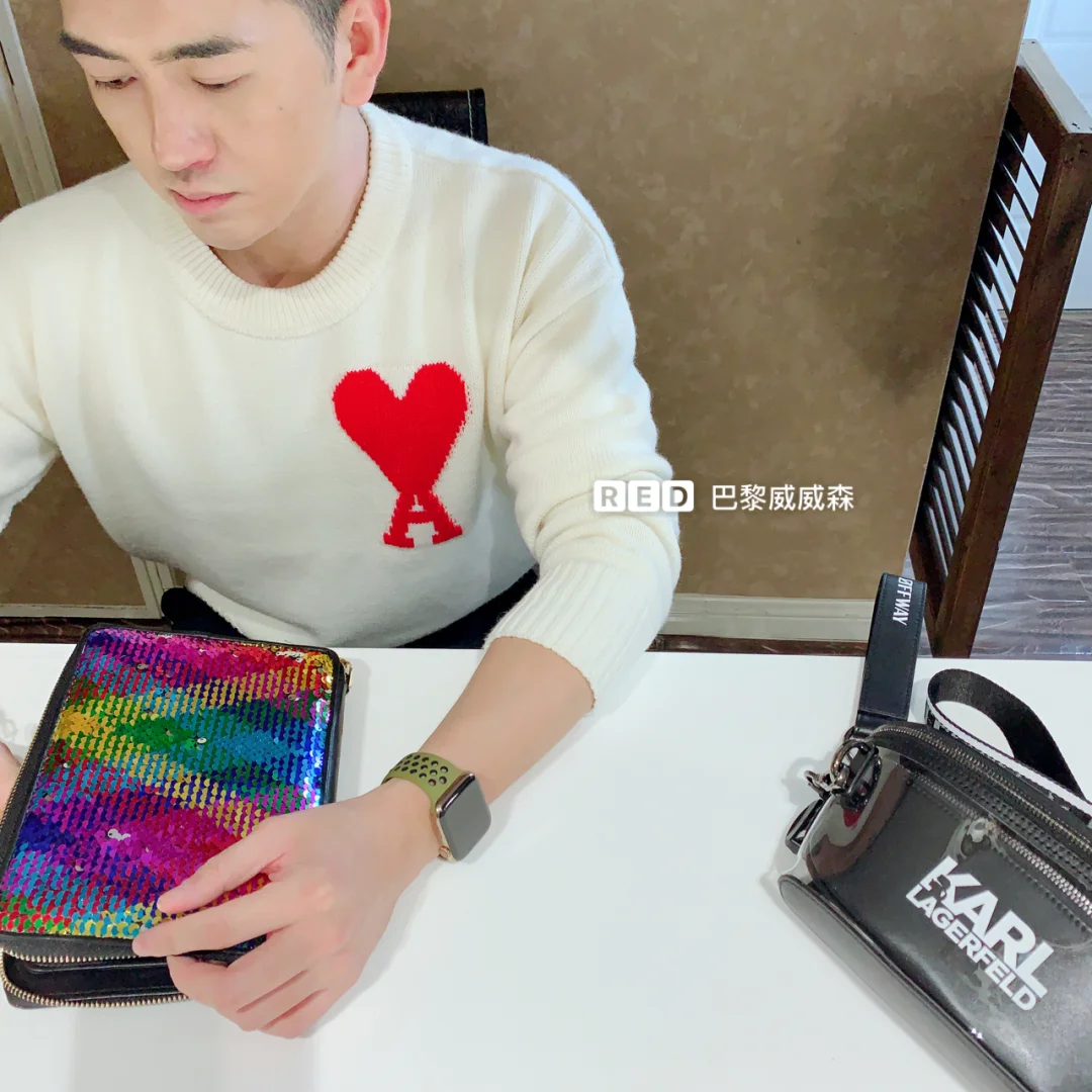 少年时期幻想着，长大以后能有一家文艺美好的小店，里面放着自己喜欢的以及朋友们的书