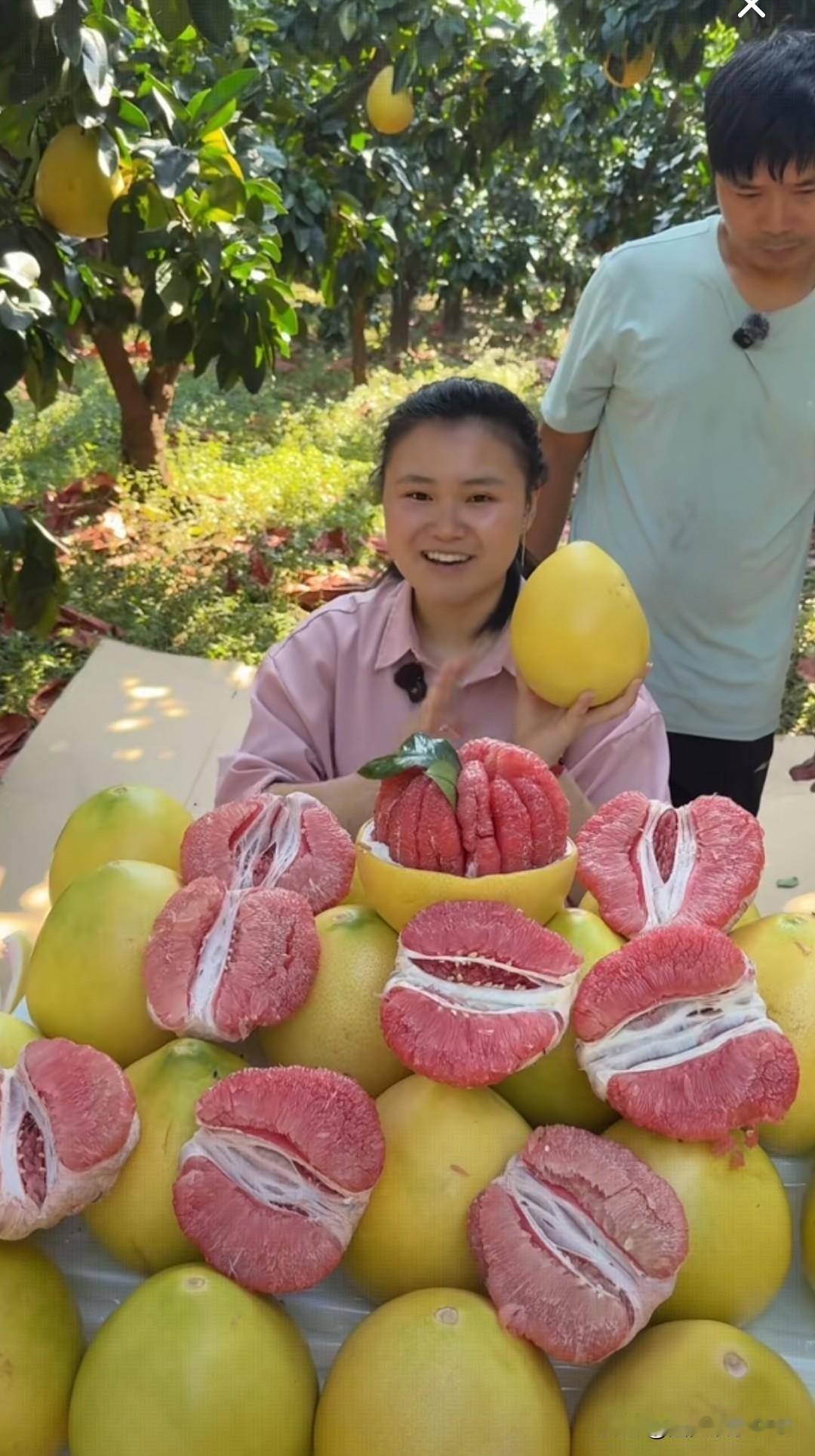 陈杨梅认亲之后开始直播带货，现在直播带货是越来越上手了。她们直播带货带的全部是农