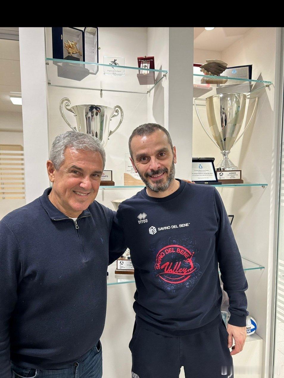 巴西名帅吉马良斯在访问佛罗伦萨期间，也拜访了斯坎迪奇俱乐部。而媒体也曝出，斯坎迪