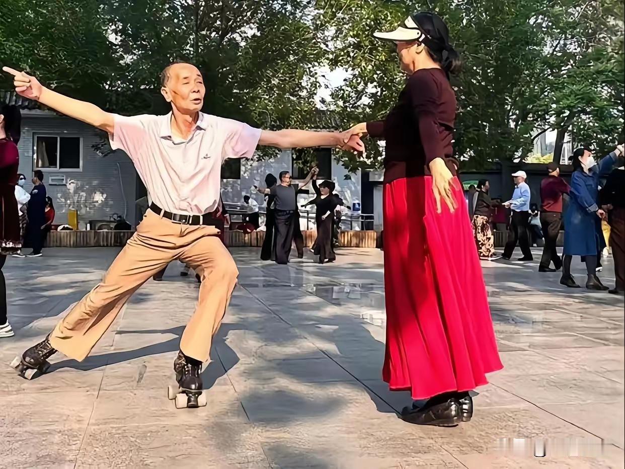 夏练三伏的轮滑大爷王继成，今年高寿？

有谁知道轮滑大爷王继成的实际年龄吗？
看