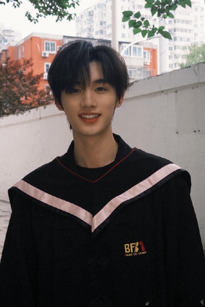是的！我毕业啦！！！🎓 ​ ​​​