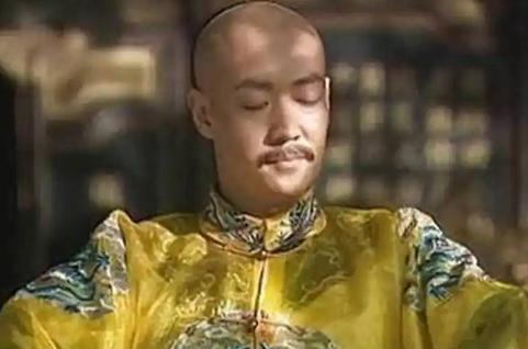 乾隆享年89岁，一生册封有名号的后妃共43位。1799年他驾崩时，所有皇后、皇贵